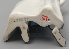 Статуэтка «Ординарец» (Красноармеец), скульптор Жникруп О. Л., фарфор, Киевский ЭКХЗ, 1962-76 гг.