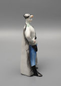 Статуэтка «Ординарец» (Красноармеец), скульптор Жникруп О. Л., фарфор, Киевский ЭКХЗ, 1962-76 гг.