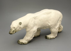 Статуэтка большого размера «Полярный медведь идущий», Конаковский фаянс, 1950-е