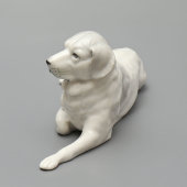 Статуэтка «Собака, лежащая в расслабленной позе», фарфор, фабрика Пфеффер (Pfeffer), Гота, Германия, 1900-е