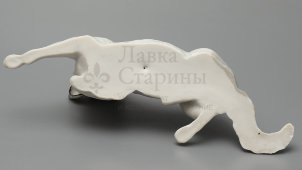 Статуэтка «Собака, лежащая в расслабленной позе», фарфор, фабрика Пфеффер (Pfeffer), Гота, Германия, 1900-е