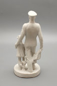 Авторская нетиражная статуэтка «На парад», скульптор Бржезицкаяа А. Д.,​ фарфор Дулево, 1950-60 гг.