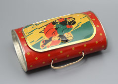 Коробка от новогоднего подарка, жестяной саквояж «Дети на санках», СССР, 1950-60 гг.