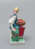 Фигурка «Украинка с помидорами» из серии «Урожай» для ВСХВ (ВДНХ), ЛФЗ, 1937-39