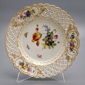 Тарелка с цветочным орнаментом и сетчатым бортом, Мейсен, прорезной европейский фарфор