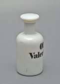 Старинный аптечный флакон, бутылёк «Масло валерианы», молочное стекло, Европа, нач. 20 в.