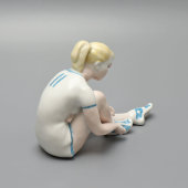 Статуэтка «Перед игрой», скульптор О. Рапай, Киевский ЭКХЗ, 1950-62 гг.