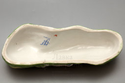 Крышка от масленки «Жница в снопах» (агитация), автор Данько Н. Я., ГФЗ, Волхов, 1920-е