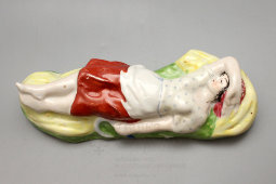 Крышка от масленки «Жница в снопах» (агитация), автор Данько Н. Я., ГФЗ, Волхов, 1920-е