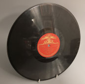 Пластинка с песнями «Русский снег» и «Мои японские ботинки». Исполняет Радж Капур (Индия). Апрелевский завод. 1950-е