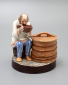 Фарфоровая статуэтка «Старик-крестьянин, пьющий воду из ковша», завод Попова