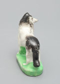 Старинная фарфоровая статуэтка «Собака с черно-белым окрасом», частный завод Гжели, к. 19, н. 20 вв.