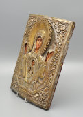 Старинная деревянная икона Божией Матери «Знамение» в латунном окладе, Россия, сер. 18 в.