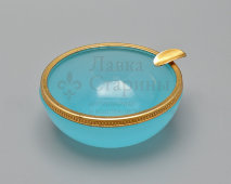 Старинная круглая пепельница из опалинового муранского стекла с окантовкой из позолоченной бронзы, Италия, 1-я пол. 20 в.