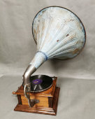 Старинный деревянный граммофон с латунной накладкой «Лира», Европа, н. 20 в.