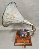 Старинный деревянный граммофон с латунной накладкой «Лира», Европа, н. 20 в.