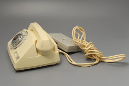 Правительственный дисковый телефонный аппарат СТА-4 цвета слоновой кости с гербом СССР, новый, ВЭФ, Рига, 1981 г.