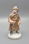 Статуэтка «Мужичок с ноготок», скульптор Маслов В. А., бисквит, Первомайский фарфоровый завод (Песочное), 1950-е
