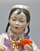 Статуэтка «Маленькая хозяйка» (Узбечка с чайником), скульптор Богданова О. М., ДЗ Дулево, 1954 г.