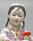 Статуэтка «Маленькая хозяйка» (Узбечка с чайником), скульптор Богданова О. М., ДЗ Дулево, 1960 г.