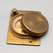 Угломерный прибор «Буссоль» (компас), латунь, стекло, Россия, к. 19, н. 20 вв.