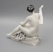 Статуэтка «Обнаженная с полотенцем», ЛФЗ, 1950-60 гг., скульптор Гендельман Е. А.,​ фарфор