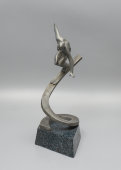 Скульптура «Лыжник», цинк, подставка из пластика под мрамор, СССР, 1960-е
