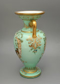 Старинная настольная ваза с ручками, двуцветноее стекло, Россия (?), 2-я пол. 19 века