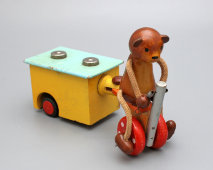 Заводная механическая игрушка «Мишка на велосипеде с прицепом», СССР, 1960-70 гг.