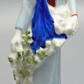 Агитационная фарфоровая статуэтка «Азербайджанка с хлопком» из серии «Урожай» для ВСХВ (ВДНХ), скульптор Данько Н. Я., Дулево, 1939 г.