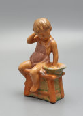 Статуэтка «Мальчик с тазиком», керамика, СХФ № 1, 1950-60 гг.