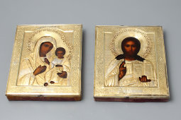 Венчальная пара в киоте: иконы «Господь Вседержитель» и «Богородица Иверская» в серебряных окладах, Москва, кон. 19 в.