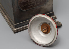 Кубок за I место в Международных соревнованиях по мотоциклетному спорту, металл, лаковая миниатюра, СССР, 1954 г.