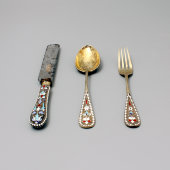 Набор столовых приборов: ложка, вилка, нож, дореволюционное серебро 84 пробы, разноцветная эмаль