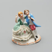 Статуэтка-миниатюра «Галантная сцена: пара влюбленных», фарфор, Европа, 1-я пол. 20 в.