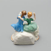 Статуэтка-миниатюра «Галантная сцена: пара влюбленных», фарфор, Европа, 1-я пол. 20 в.