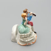 Статуэтка-миниатюра «Галантная сцена: пара влюбленных», фарфор, Европа, 1-я пол. 20 в.