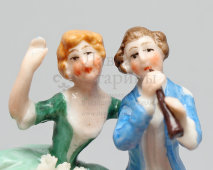 Статуэтка-миниатюра «Галантная сцена: пара влюбленных», фарфор, Европа, 1-я пол. 20 в.