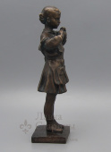 Скульптура «Школьница»
