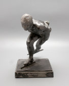 Скульптура «Cпортсменка-конькобежец М. Г. Исакова», скульптор Е. А. Янсон-Манизер, силумин, СССР, 1956 г.