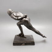 Скульптура «Cпортсменка-конькобежец М. Г. Исакова», скульптор Е. А. Янсон-Манизер, силумин, СССР, 1956 г.