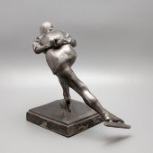 Скульптура «Cпортсменка-конькобежец М. Г. Исакова», скульптор Е. А. Янсон-Манизер, силумин, СССР, 1956 г.