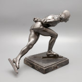 Скульптура «Cпортсменка-конькобежец М. Г. Исакова», скульптор Е. А. Янсон-Манизер, силумин, СССР, 1956 г.