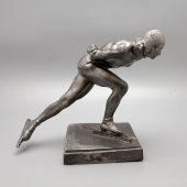 Скульптура «Cпортсменка-конькобежец М. Г. Исакова», скульптор Е. А. Янсон-Манизер, силумин, СССР, 1956 г.