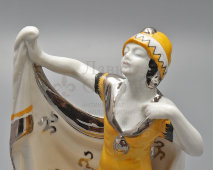 Статуэтка в стиле ар-деко «Танцовщица с фатой», фарфор, фабрика Galluba&Hofmann, Германия, 1920-е