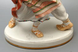 Статуэтка «Коломыйка» (карпатский танец), скульптор О. Рапай, Украина, Городница, 1960-70 гг.