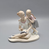 Статуэтка «Мама с дочкой», матовый фарфор, Pavone, Италия, 2000-е
