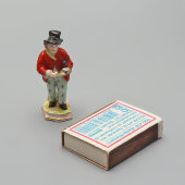 Статуэтка-миниатюра мужчины в шляпе, фарфор, Европа, 1-я пол. 20 в.