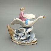 Статуэтка «Иванушка на лебеде» по сказке «Гуси-лебеди», скульптор Кожин П. М., Дулево, 1965 г.