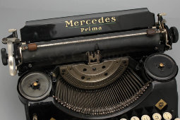 Портативная печатная (пишущая) машинка «Mercedes Prima», фирма Mercedes Bü​romaschinen-Werke A.G.,​ Германия, 1910-20 гг.